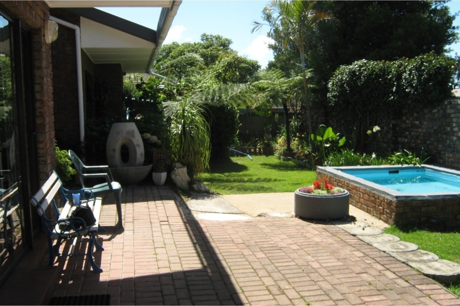 4 Bedroom Property for Sale in Loerie Park Western Cape